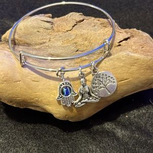 Adjustable charm bracelet with 3 charms hand, lady and tree